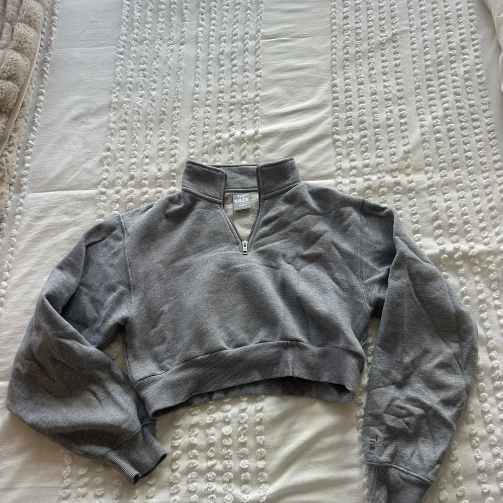 Aritzia TNA Gray Quarter-Zip Cropped Women's Sweatshirt